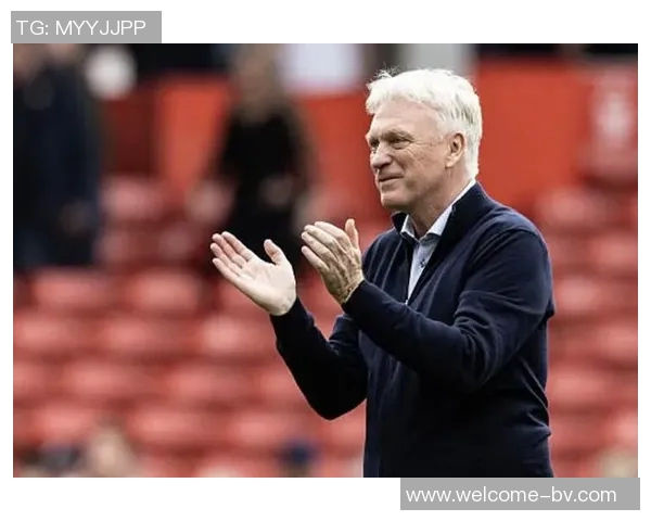 莫耶斯直言英超裁判判罚不公缺乏沟通引发广泛关注